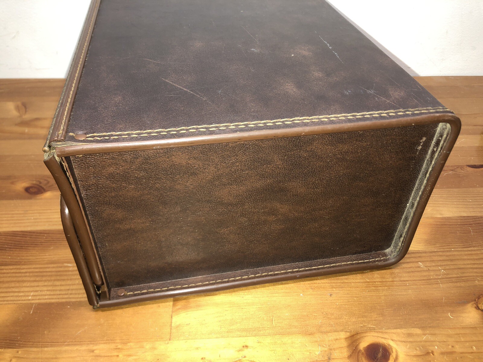 Vintage Softone Tufide Faux Leather Vinyl Coated Locking Carrying Case with Key!