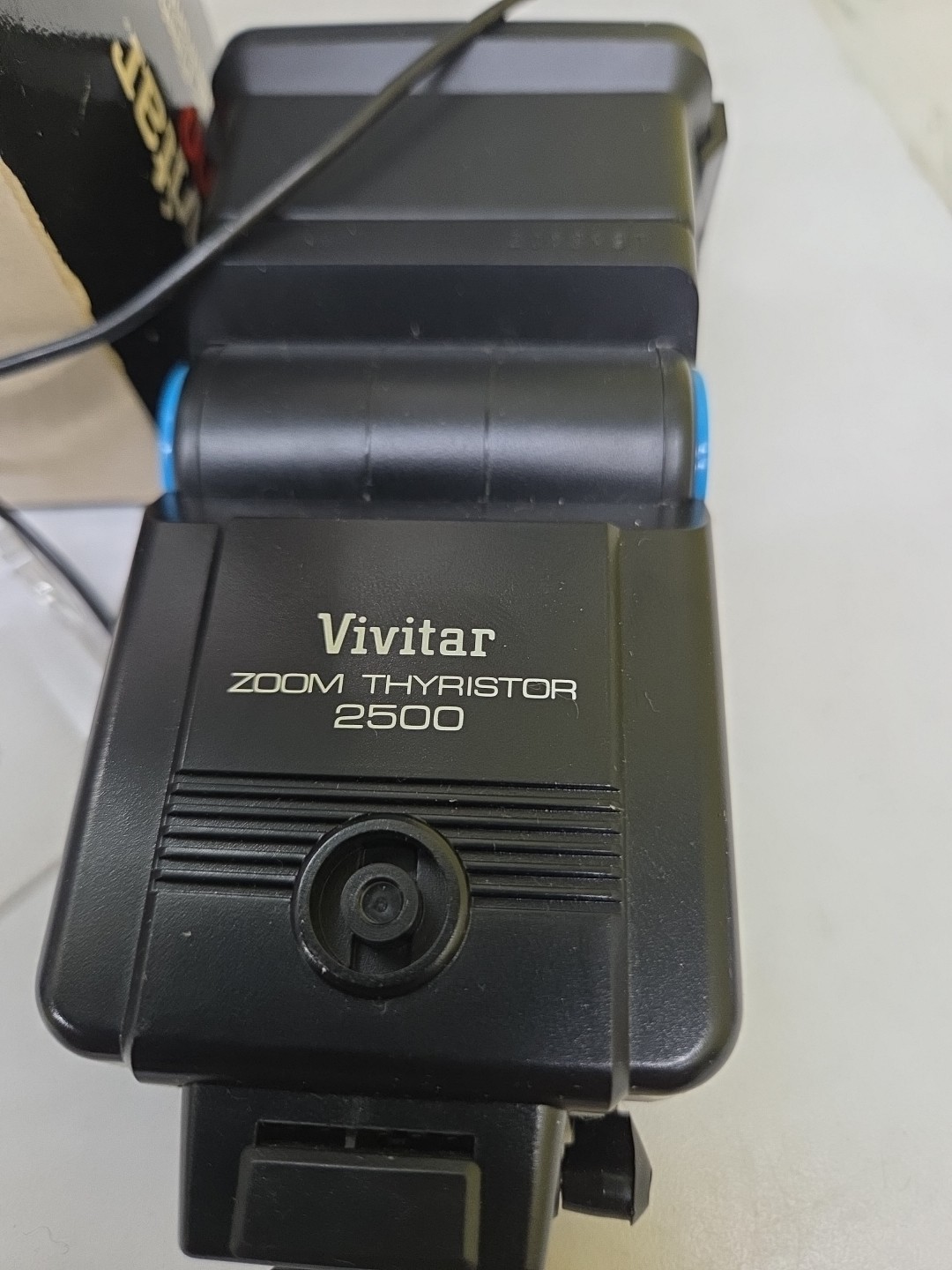 Vivitar 2500 Zoom Thyristor Flash Boxed w/ Manual, Powers On, Untested