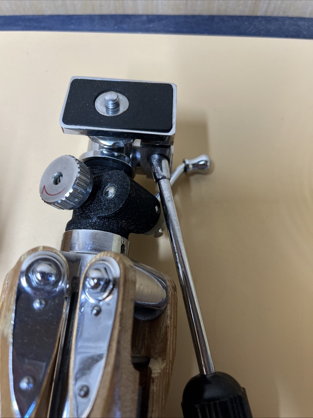 Vintage Adams Compact Tripod 8 Section Elevating Type W/ Carrying Case Japan