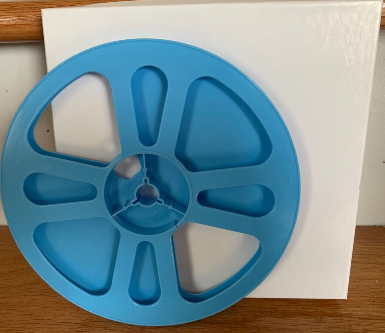 NEW Super-8 400 ft reel & box COMBO PACK – 7″plastic reel and white box w/ lid