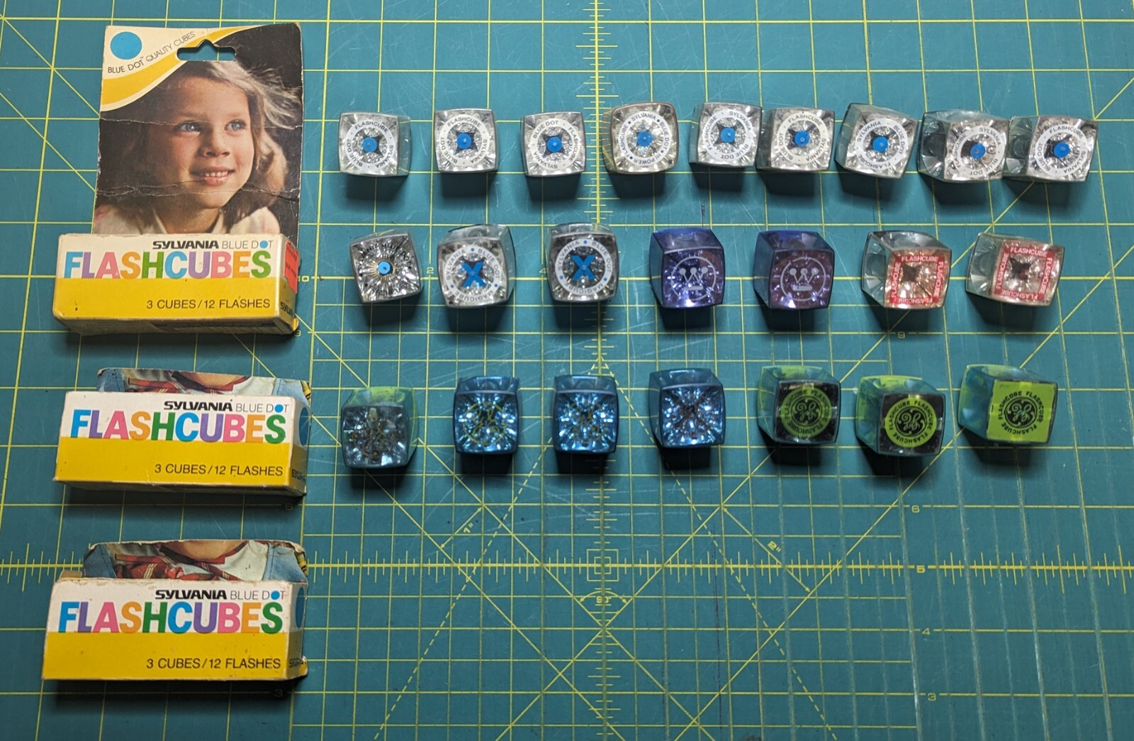 32 flash cubes Assorted brands Sylvania GE Westinghouse