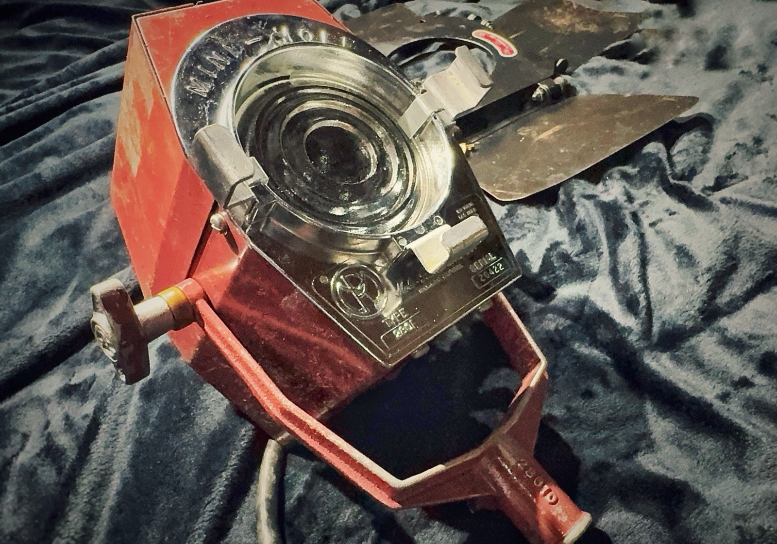 Vintage Mole-Richardson Mini-Mole Type 2801 Fresnel Film Light – Serial 20422