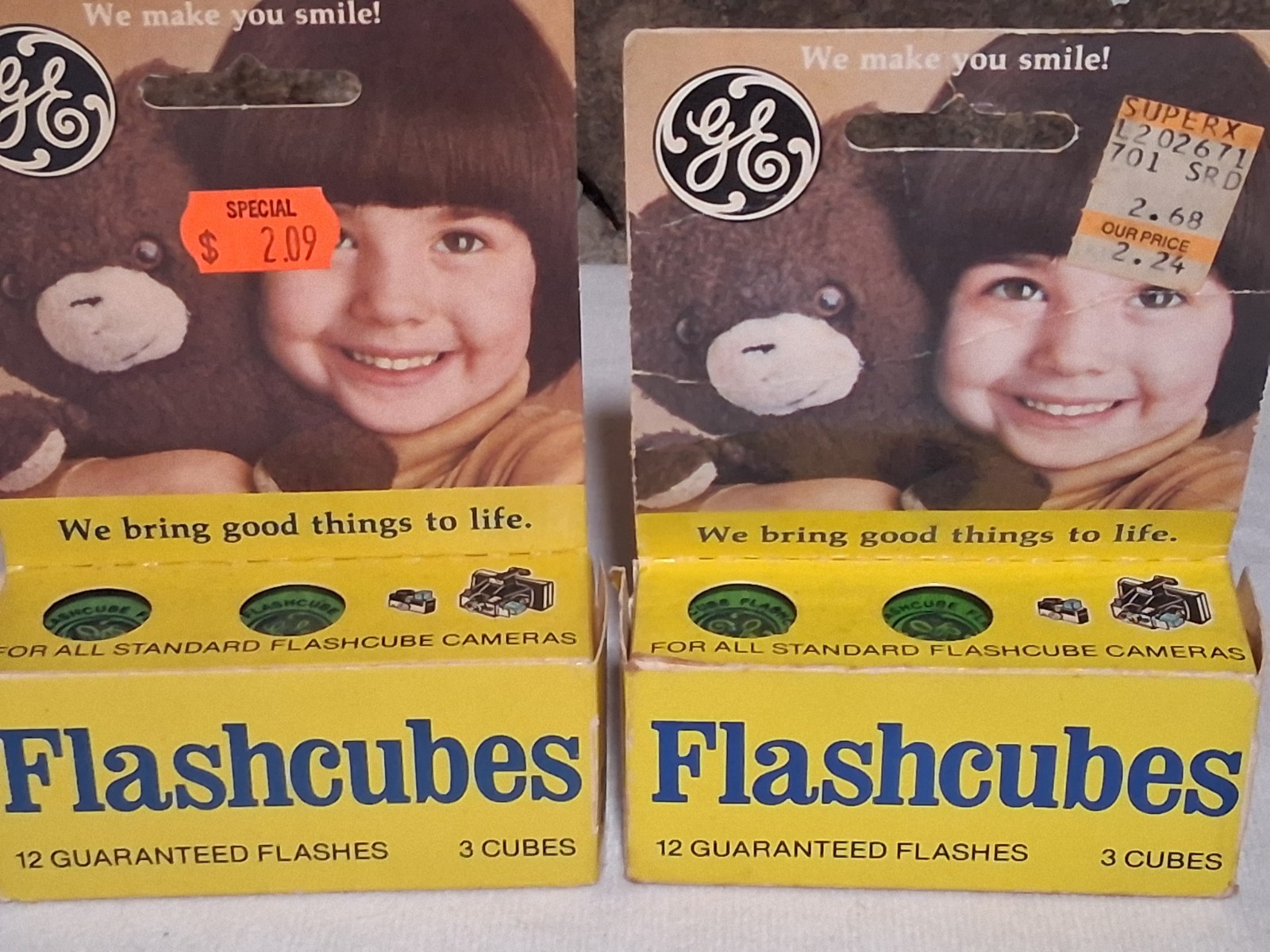 Vintage Lot of GE Flash Cubes & Sylvania Blue Dot Magicube Photography