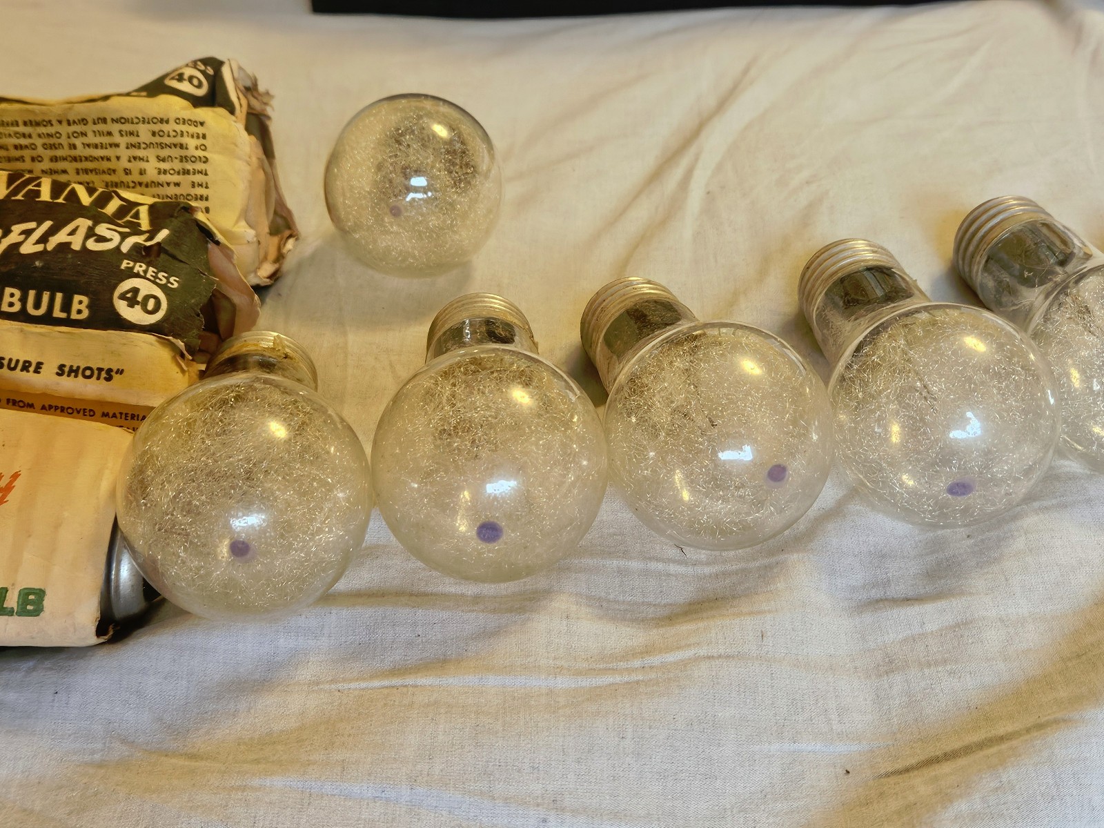 Lot of 11 Sylvania Superflash Press 40 Flash Bulbs Screw in Type