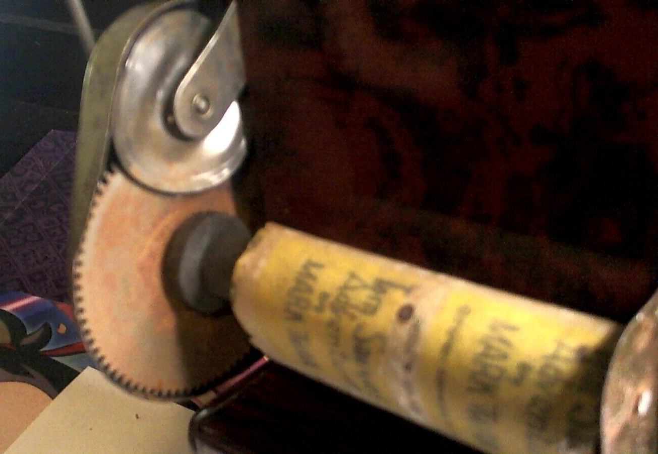 Vintage Hand Crank Lantern Projector Duracolor film Uncle sams paper film LOOK !