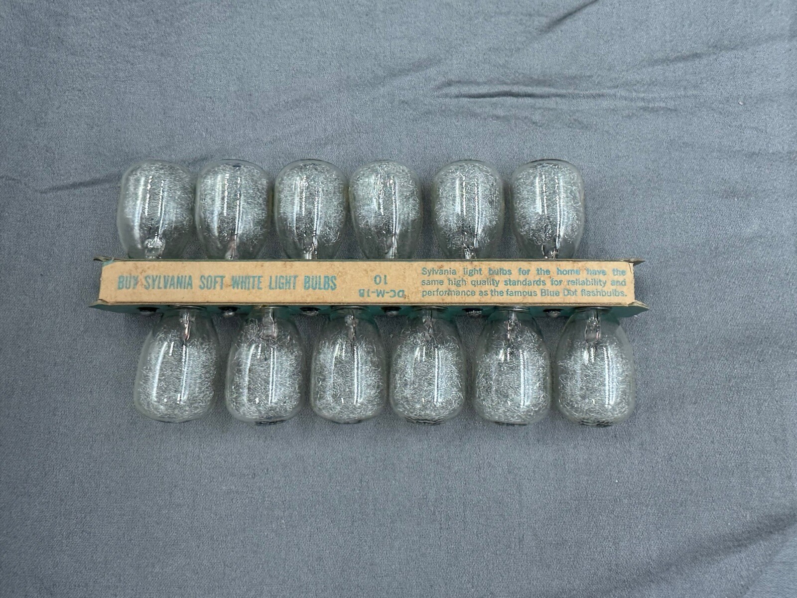 Vintage 2 Boxes Of 12 Sylvania Blue Dot Clear M2 Camera Flashbulbs 24 Bulbs