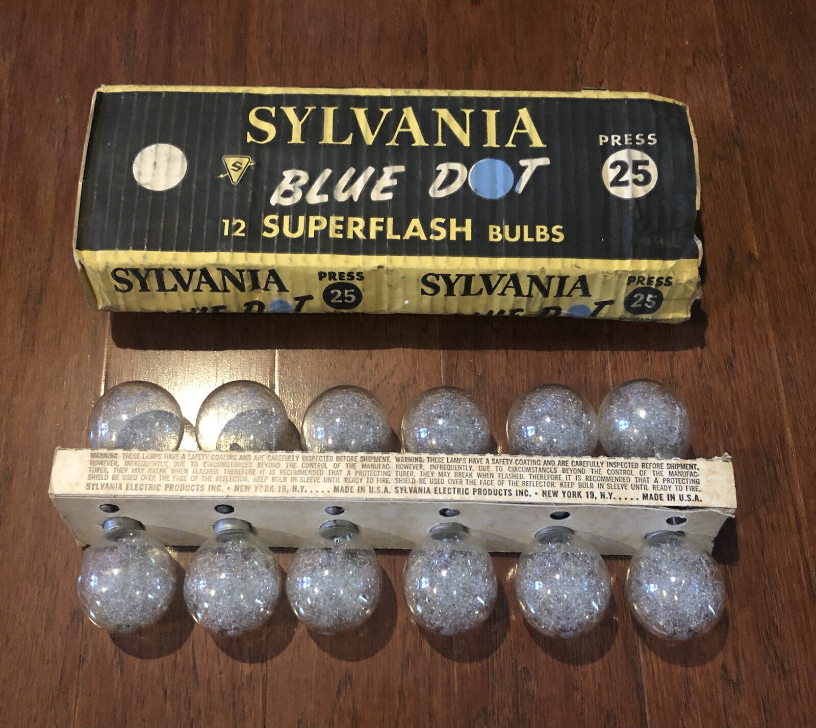 26 Unused SYLVANIA Blue Dot Vintage Clear FLASHBULBS Camera Flash Photos
