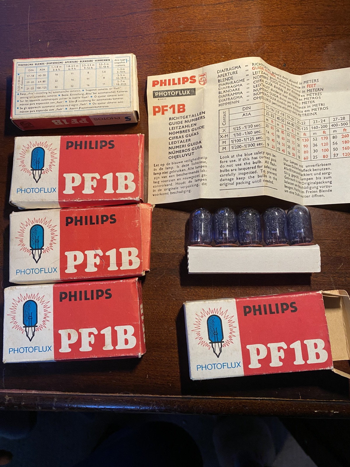 22 Vintage Philips Photoflux PF1B Flash Bulbs