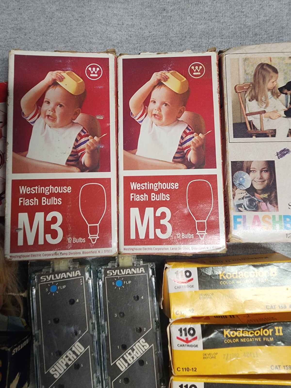 Vintage Lot of Assorted Flashbulbs for Vintage Cameras Some in Packages Great