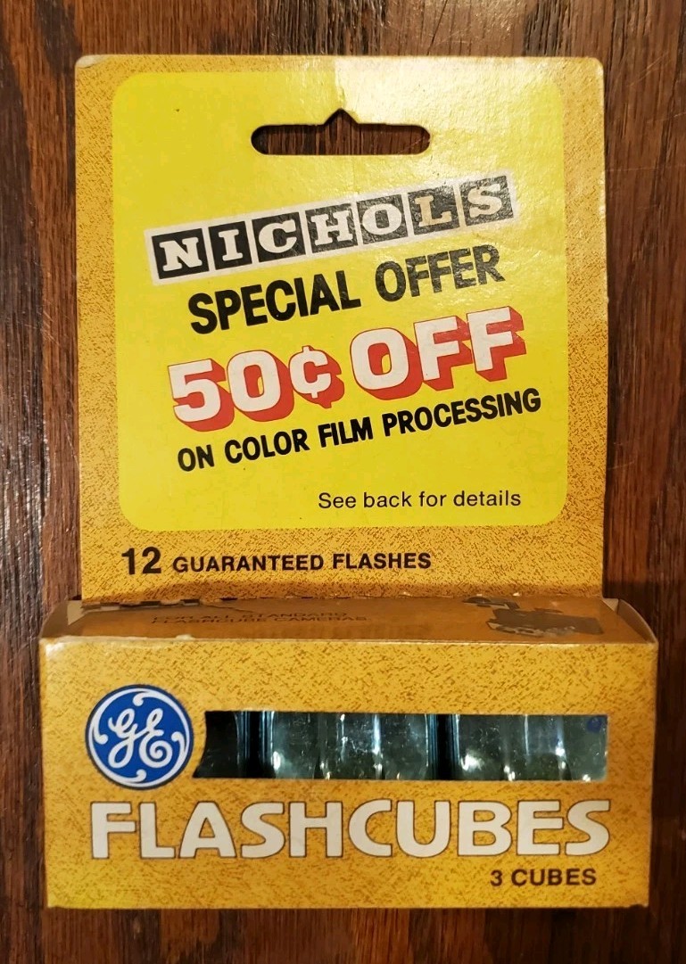 Huge Vintage Flash Lot -GE Flash cubes, Flip Flash, Sylvania AG1 Bulbs, Some NOS