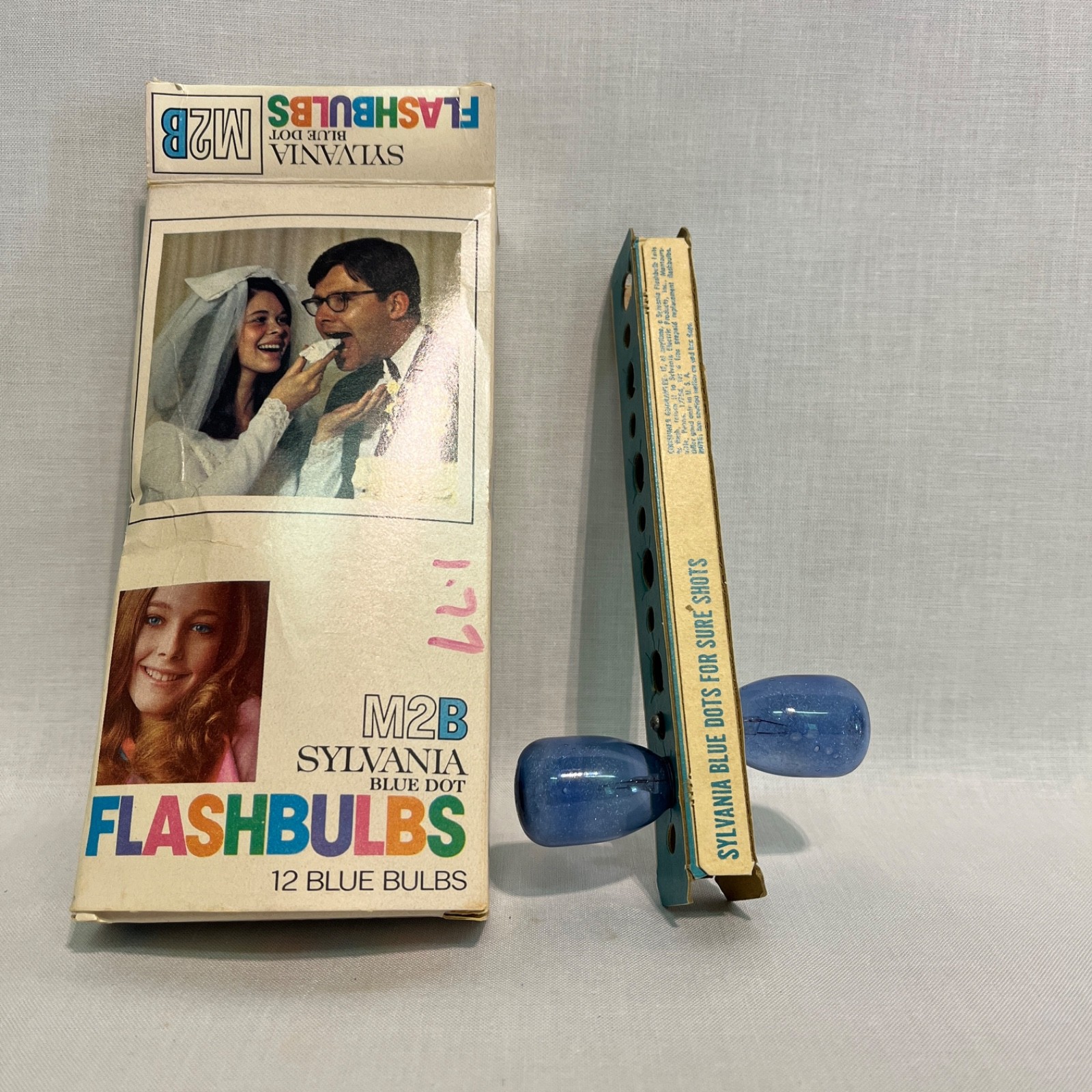 Vintage Sylvania Blue Dot Flash Bulbs M2B In Original Box (ONLY 2 BULBS)