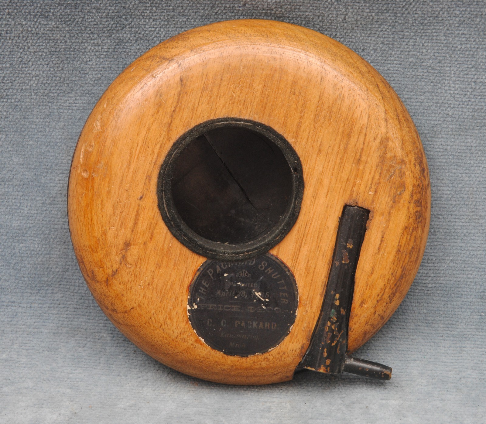 UNUSUAL VINTAGE ROUND WOODEN PACKARD CAMERA SHUTTER – 1880s?