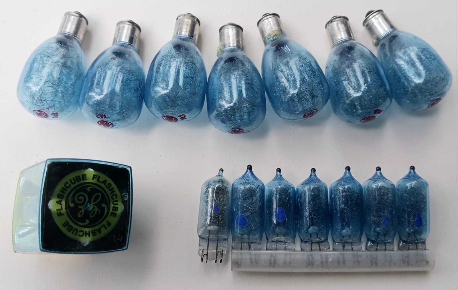 15 Peice Lot Sylvania Misc Size Flash Bulbs Blue Dot Camera Cube Vintage New GE