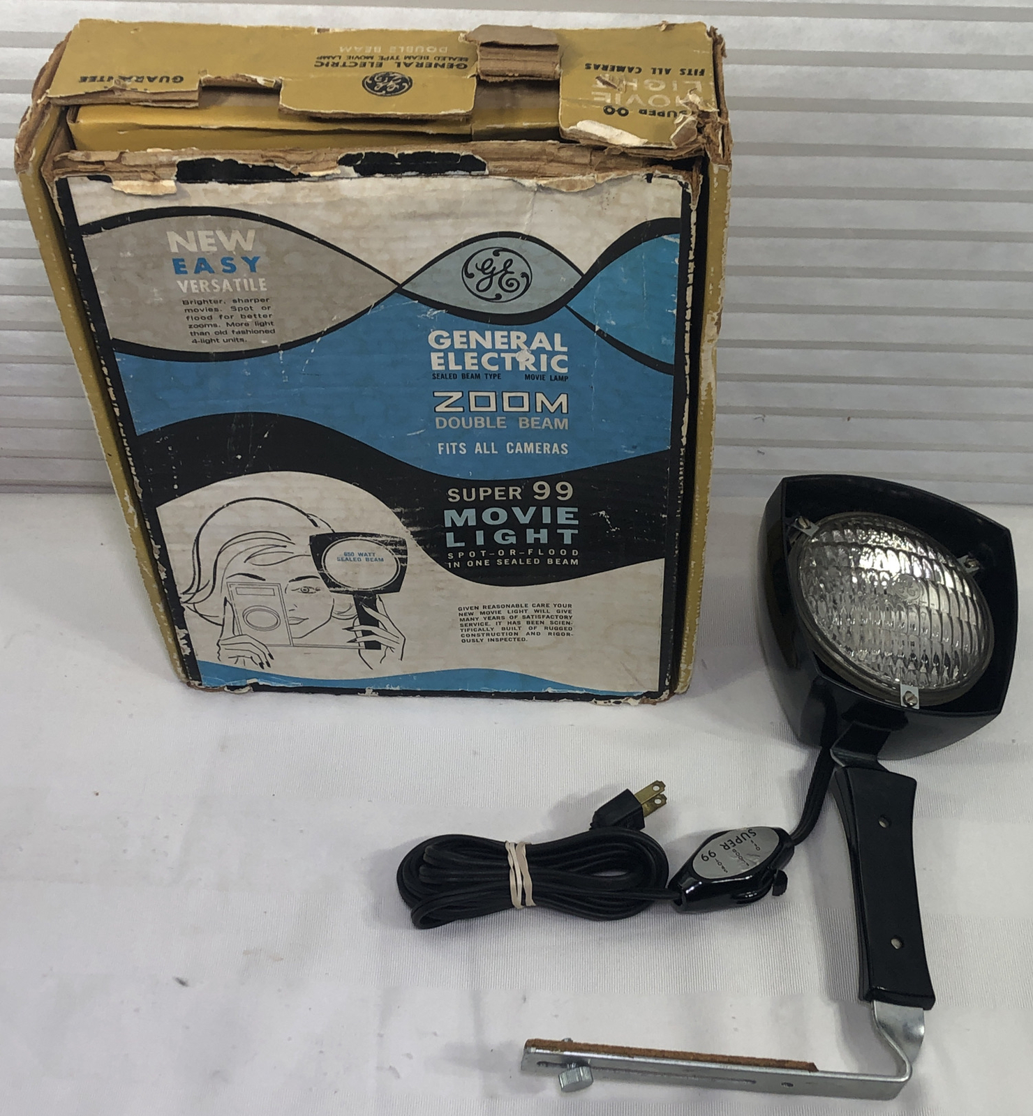 1960s GENERAL ELECTRIC SUPER 99 MOVIE LIGHT fits all cameras DOUBLE BEAM – 650w