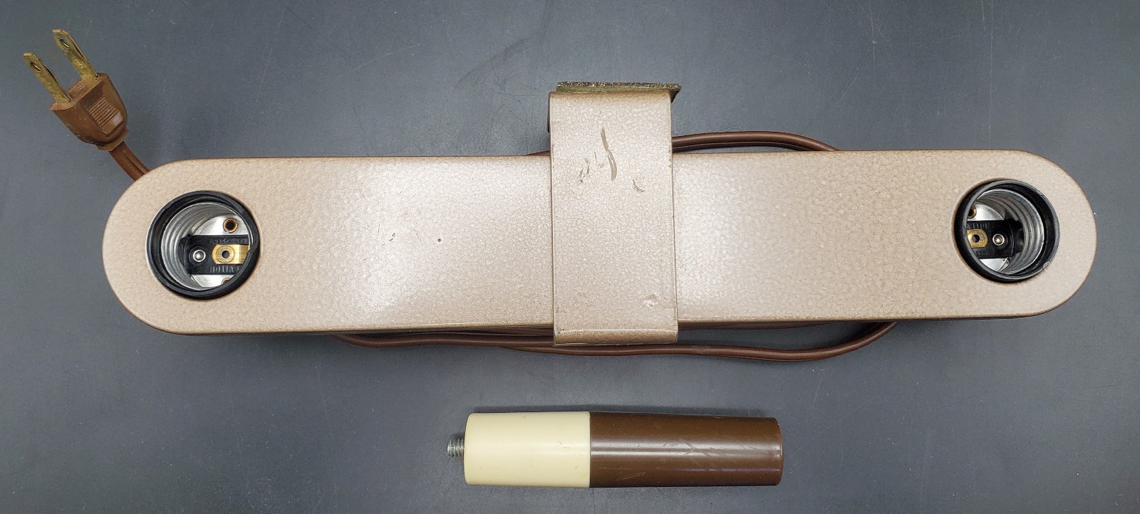 Vintage Logan Lite Deluxe 2 Lit Bar
