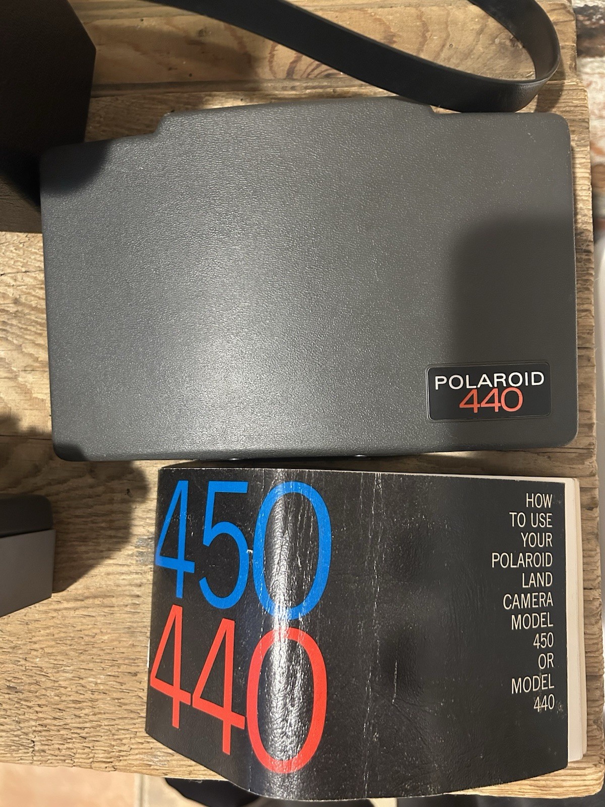 VTG Polaroid Automatic Land Camera 440 Manual Close Up Kit Carry Case Untested