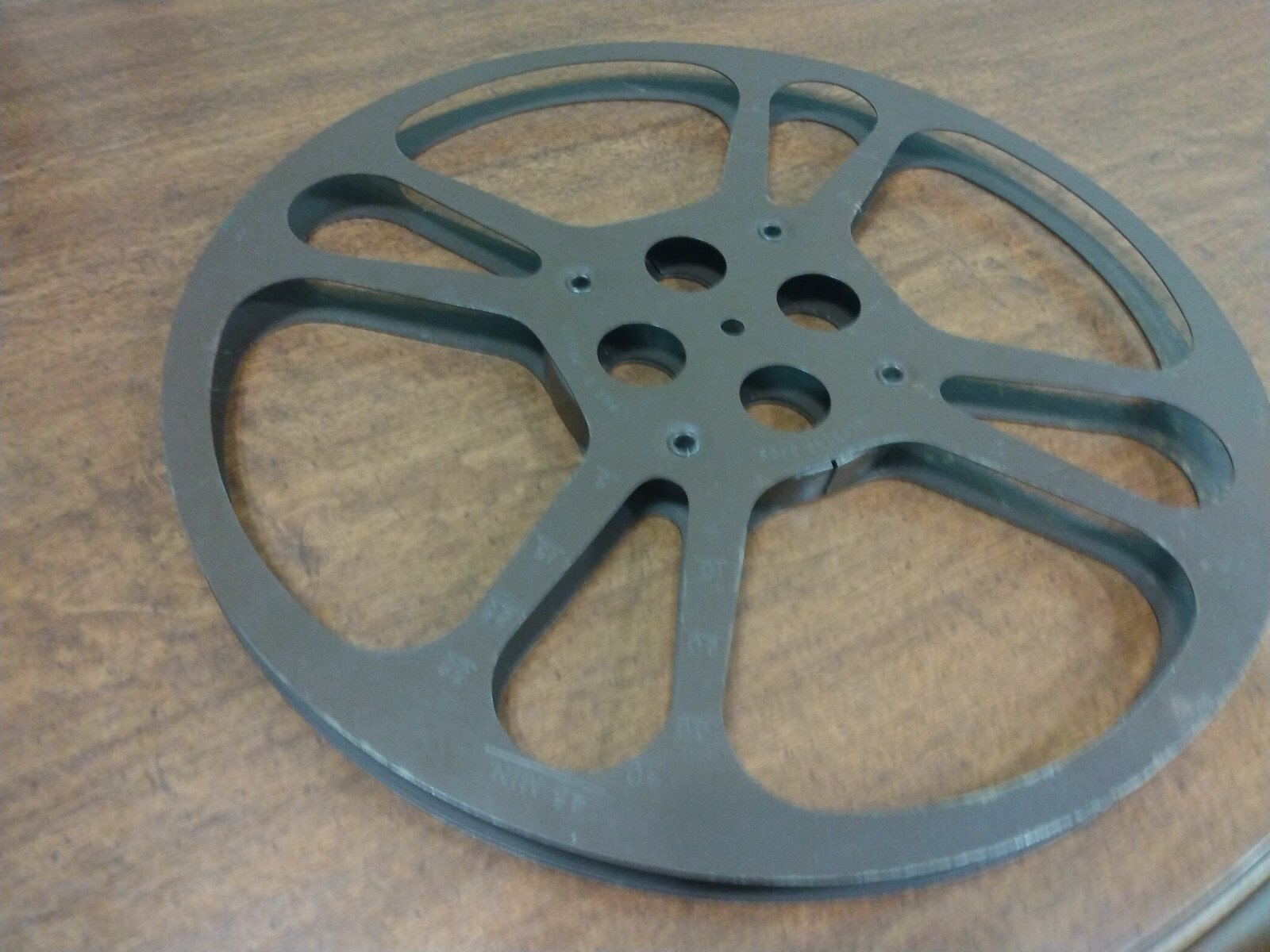 Vintage 16MM 1600FT 45MIN metal film reel by GOLDBERG BROTHERS 13 3/4″ Diameter