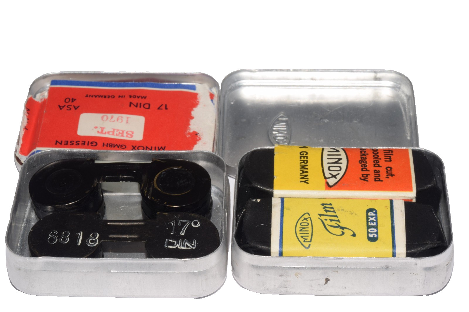 Four metal cassettes w/Orginal metal case for Minox