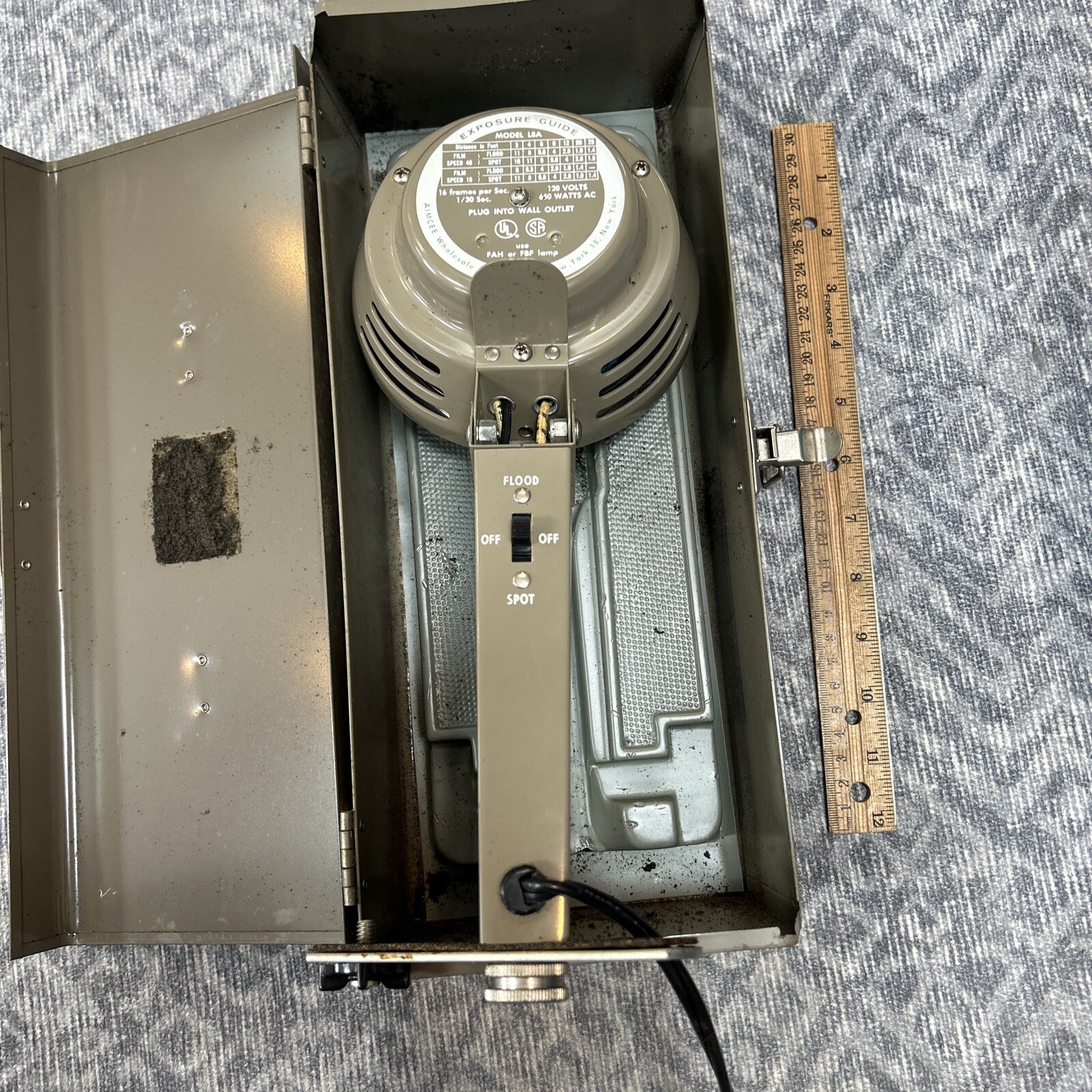 Vintage Tested Play AMC Movie Camera Flood Spot Light GE Model L8A + Metal Case