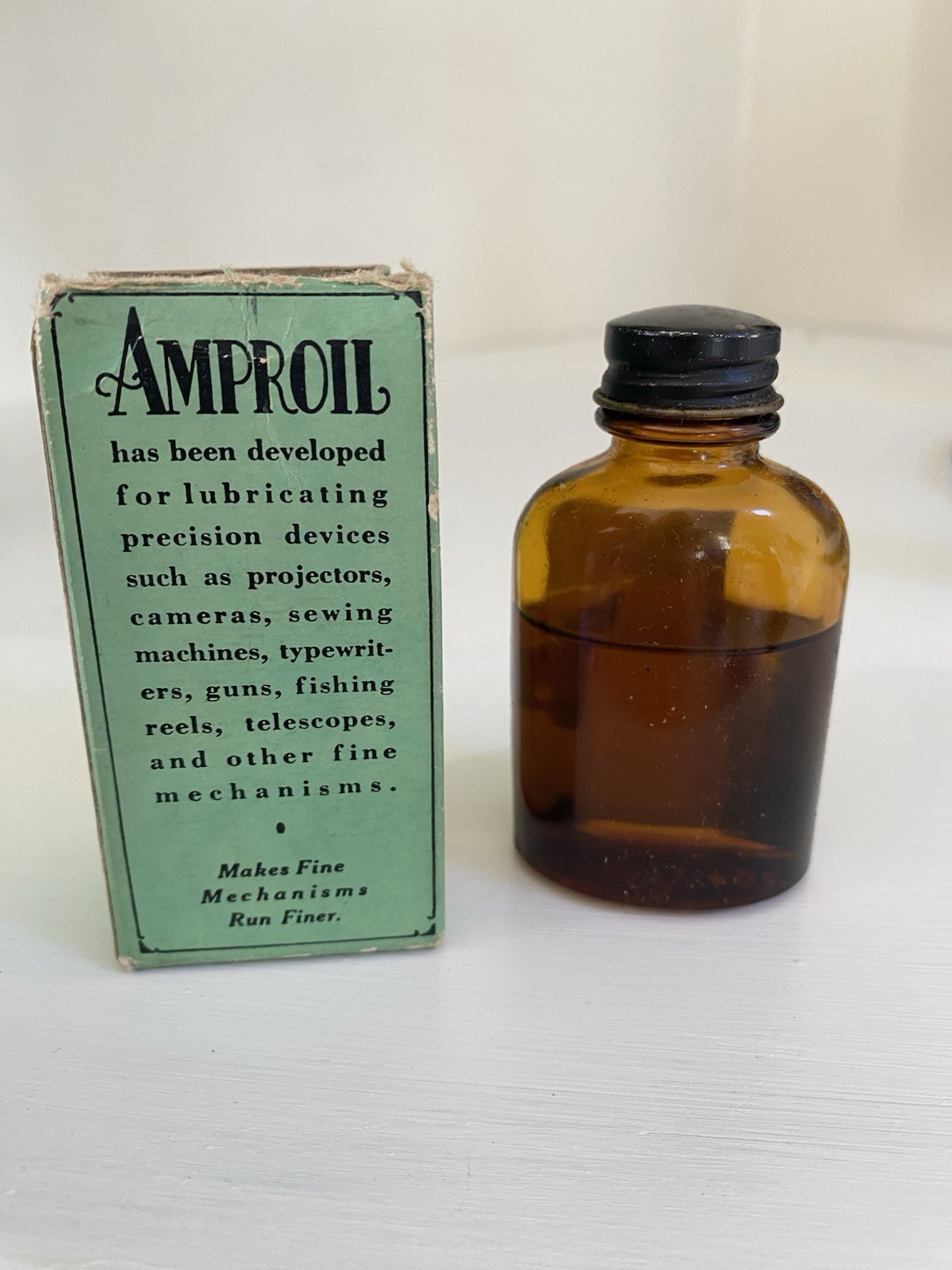Vtg Ampro AMPROIL MOVIE Film PROJECTOR OIL 2/3 Full Amber Bottle & Box Cameras