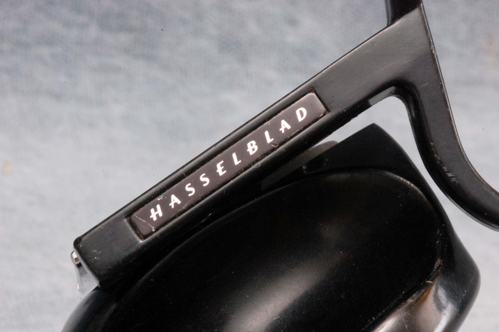 HASSELBLAD 500C PISTOL GRIP – LARGER 3/8″ (DIN) THREADED POST