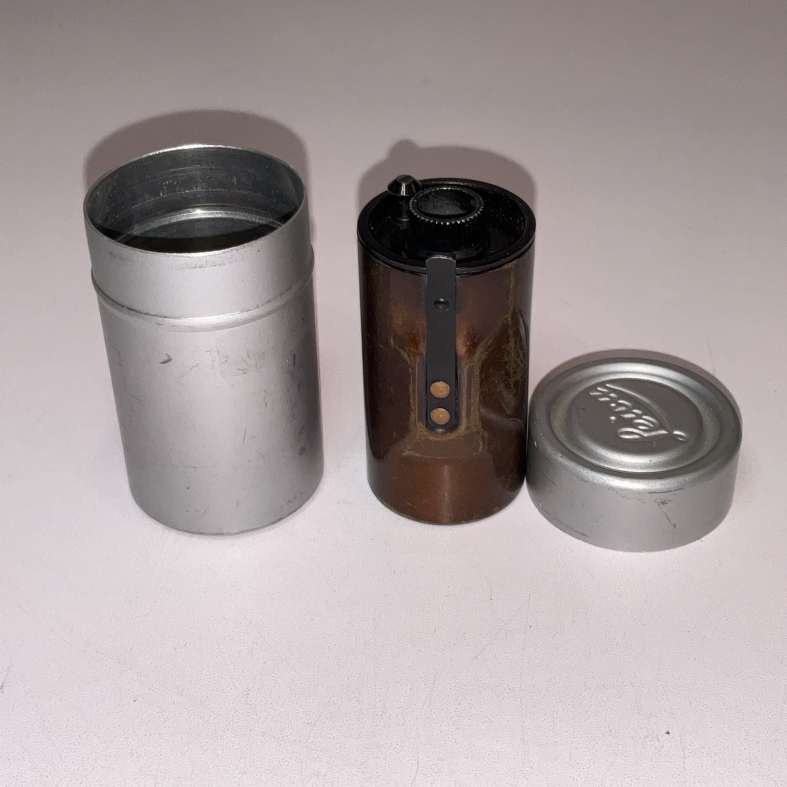 Vintage Leica Leitz Wetzlar Germany Reloadable 35mm Film Cassette w/ Metal Case