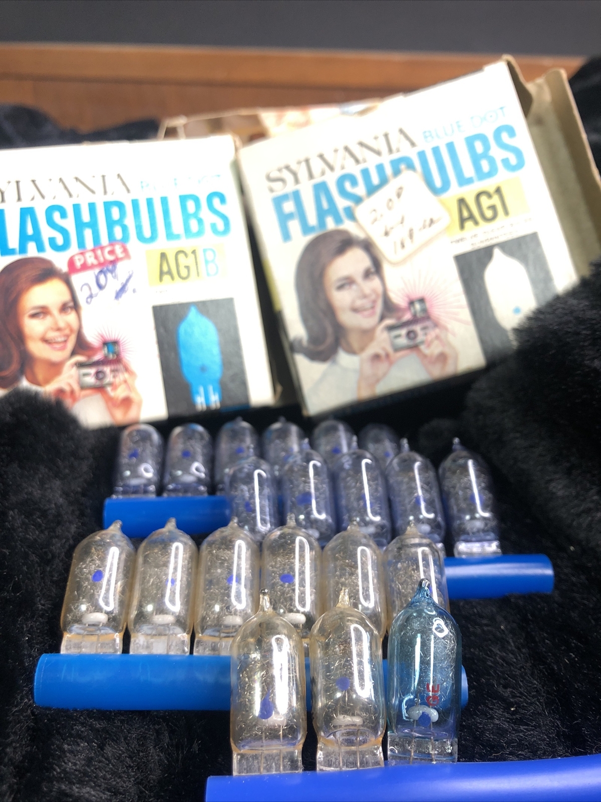 Vintage Sylvania Blue Dot Flashbulbs: AG1 & AG1B, 20 total