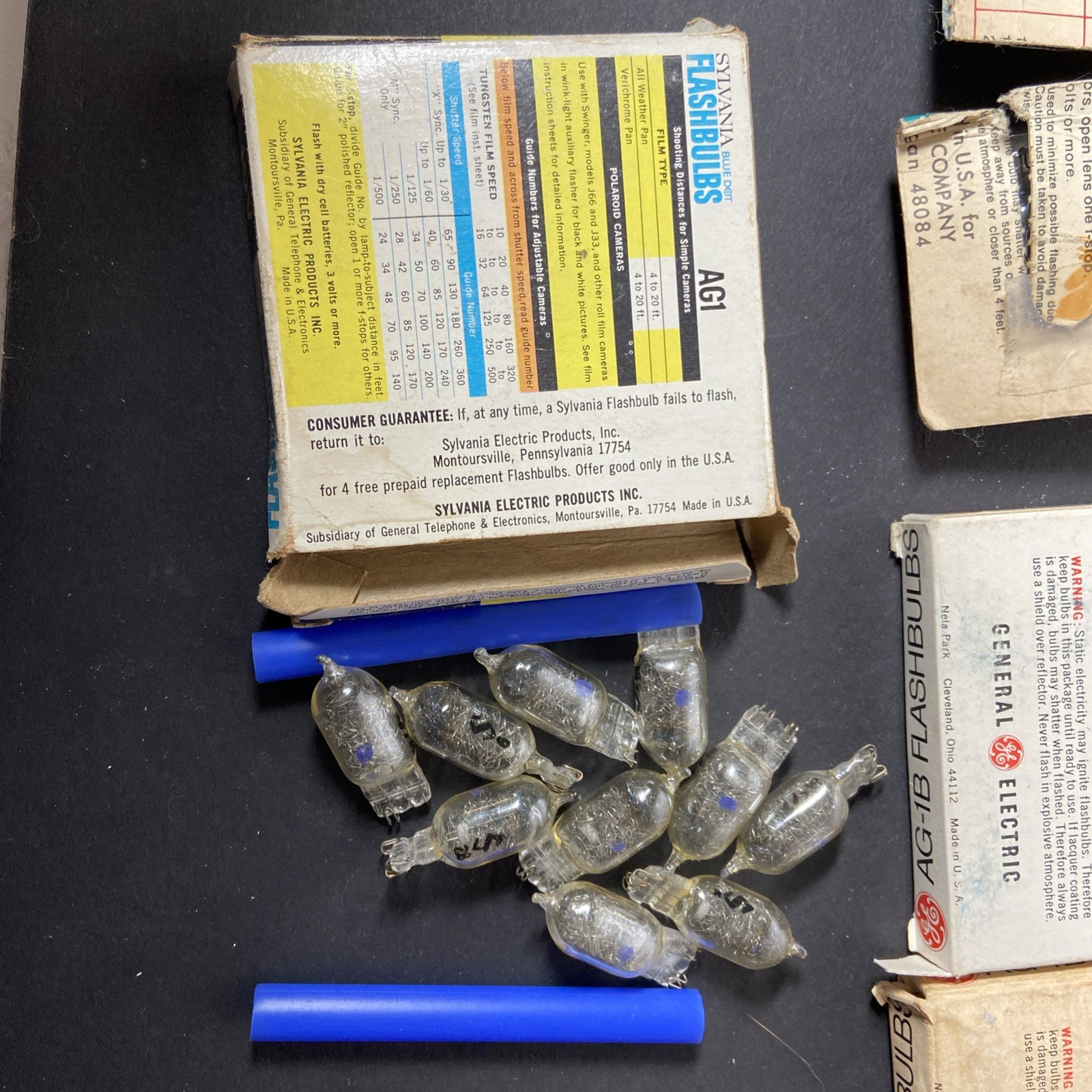 Lot Of Vtg AG1B Flash Bulbs Retro Photography Polaroid Kodak Blue + White