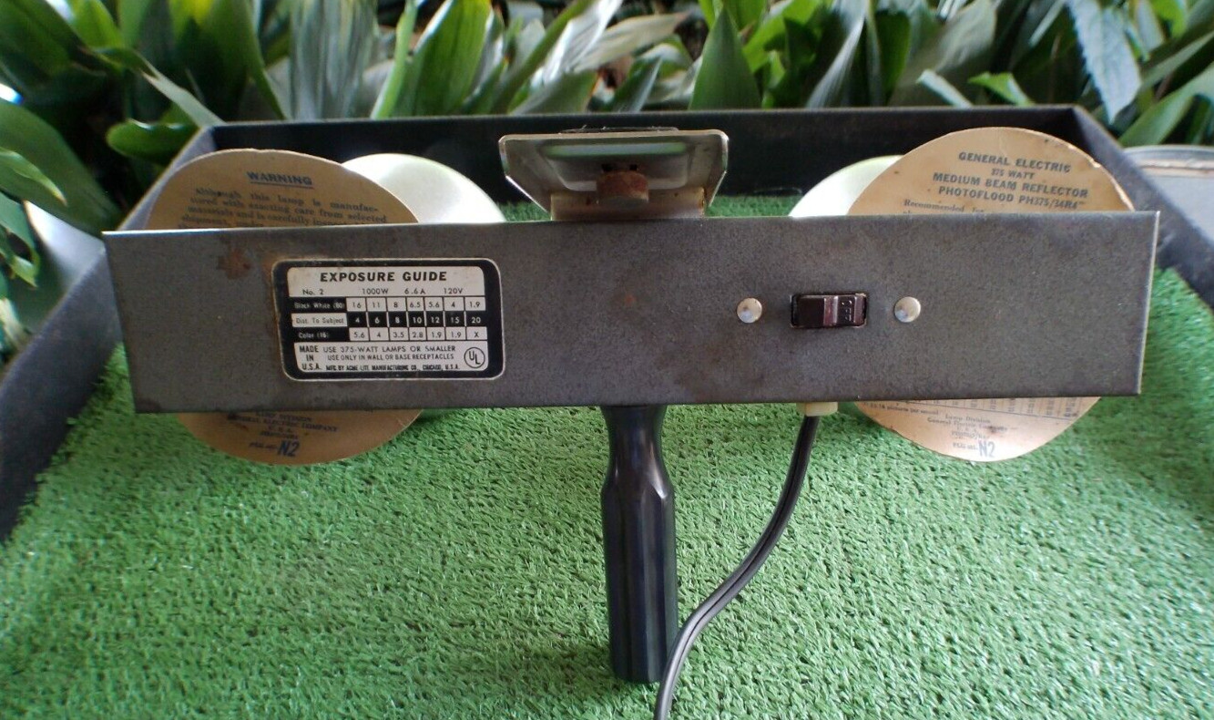 Vintage 1960s Acme Lite Mov-E-Lite 2 Bulb Lighting Bar w/ Case
