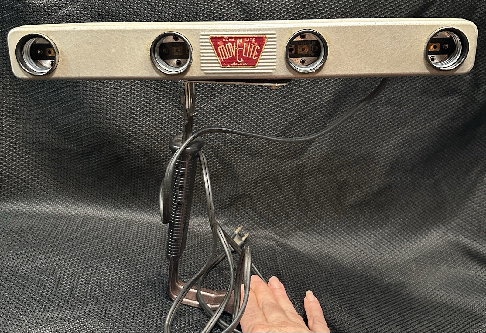 Vintage 1950’s ACME Mov-e-Lite 4-bulb Light Bar For Photography Filmmaking Metal