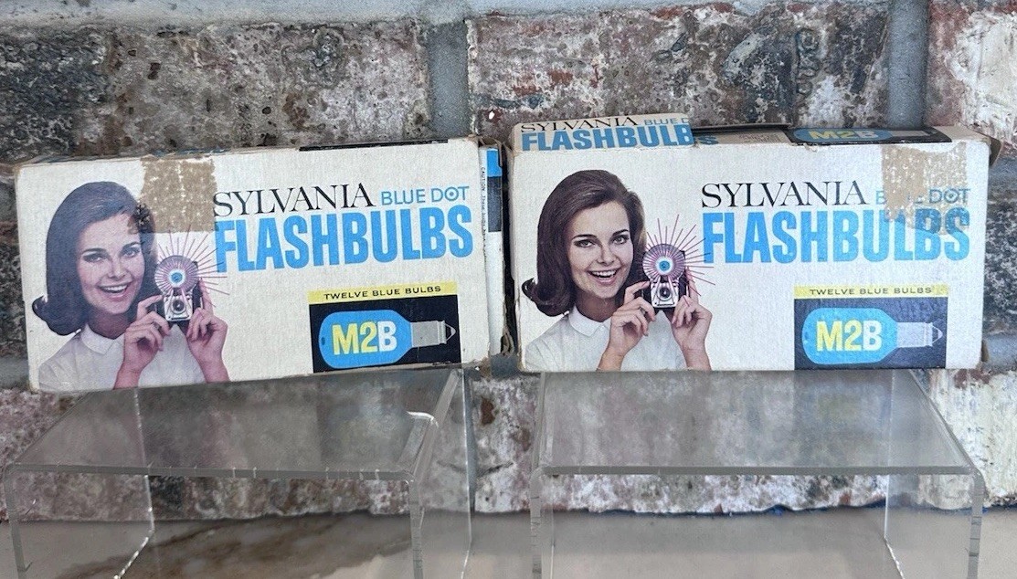 VTG (2) Sylvania Blue Dot Flashbulbs M2B Box of 12 Flash Camera Bulbs 23 Total
