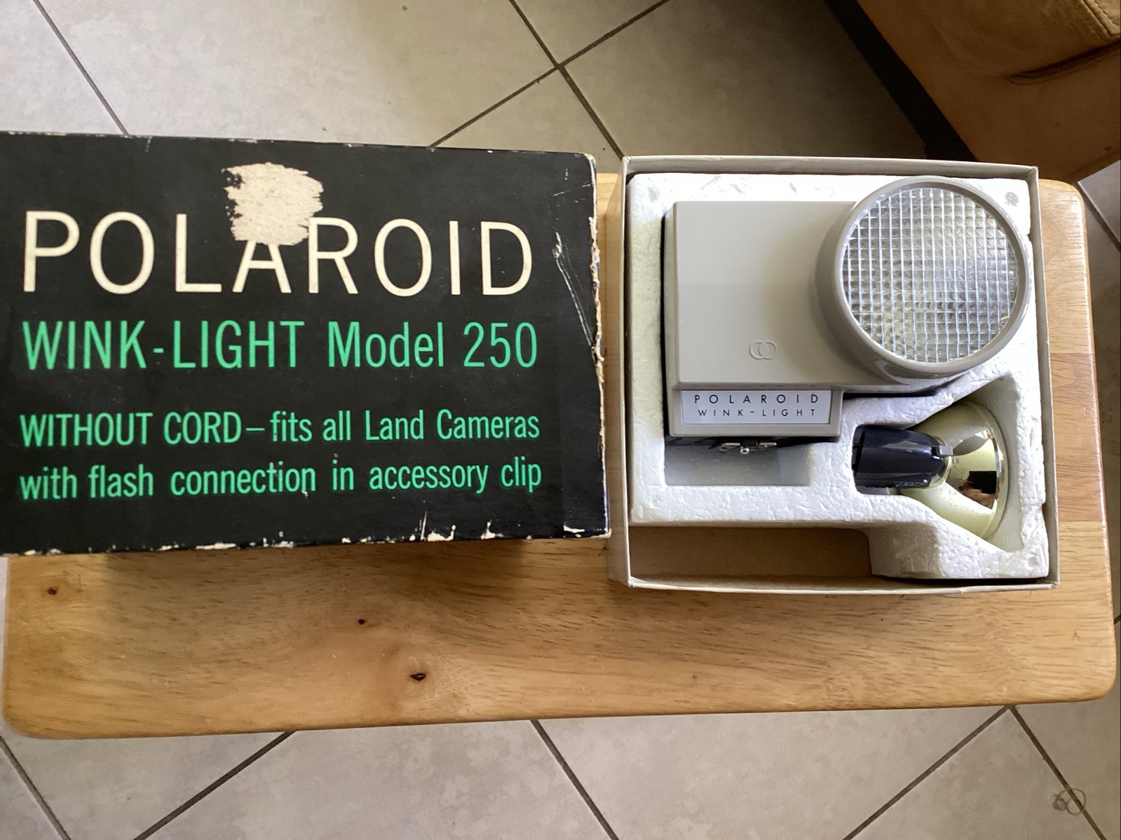 Vintage Polaroid Model 250 Wink-Light / flash light -Flash for Land Cameras