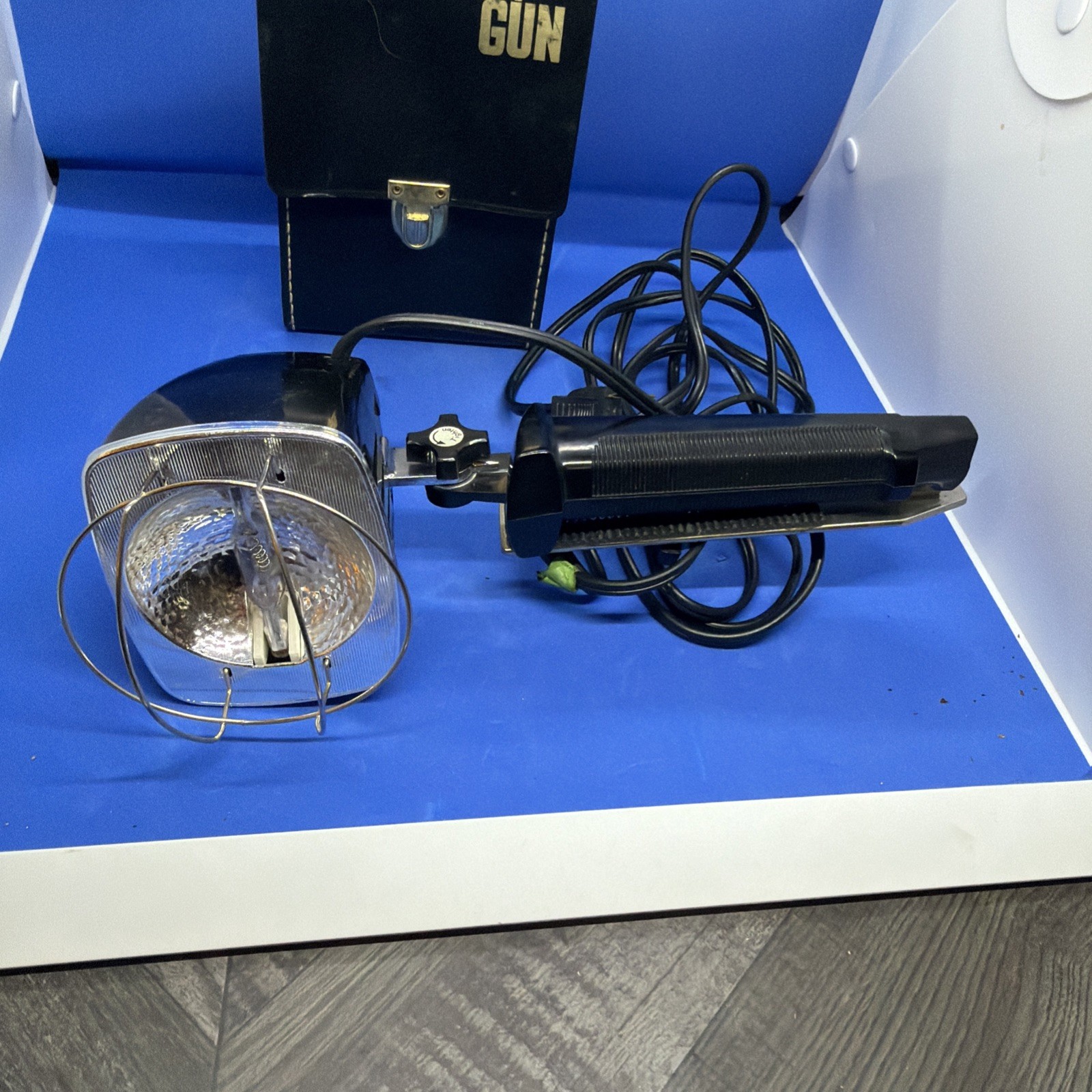 Vintage Sylvania Sun Gun II Movie Light With Original case Lens & Bulb Guard