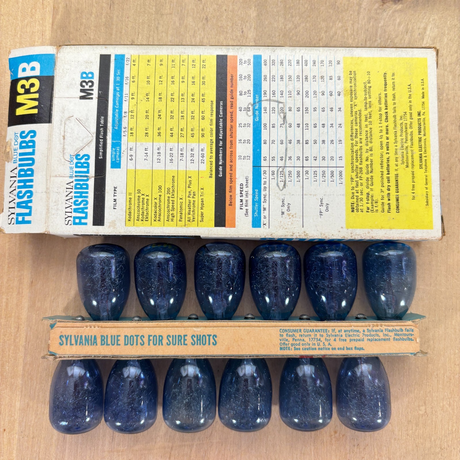 Vintage Lot of 24 Sylvania and GE Blue Dot Flashbulbs M3B