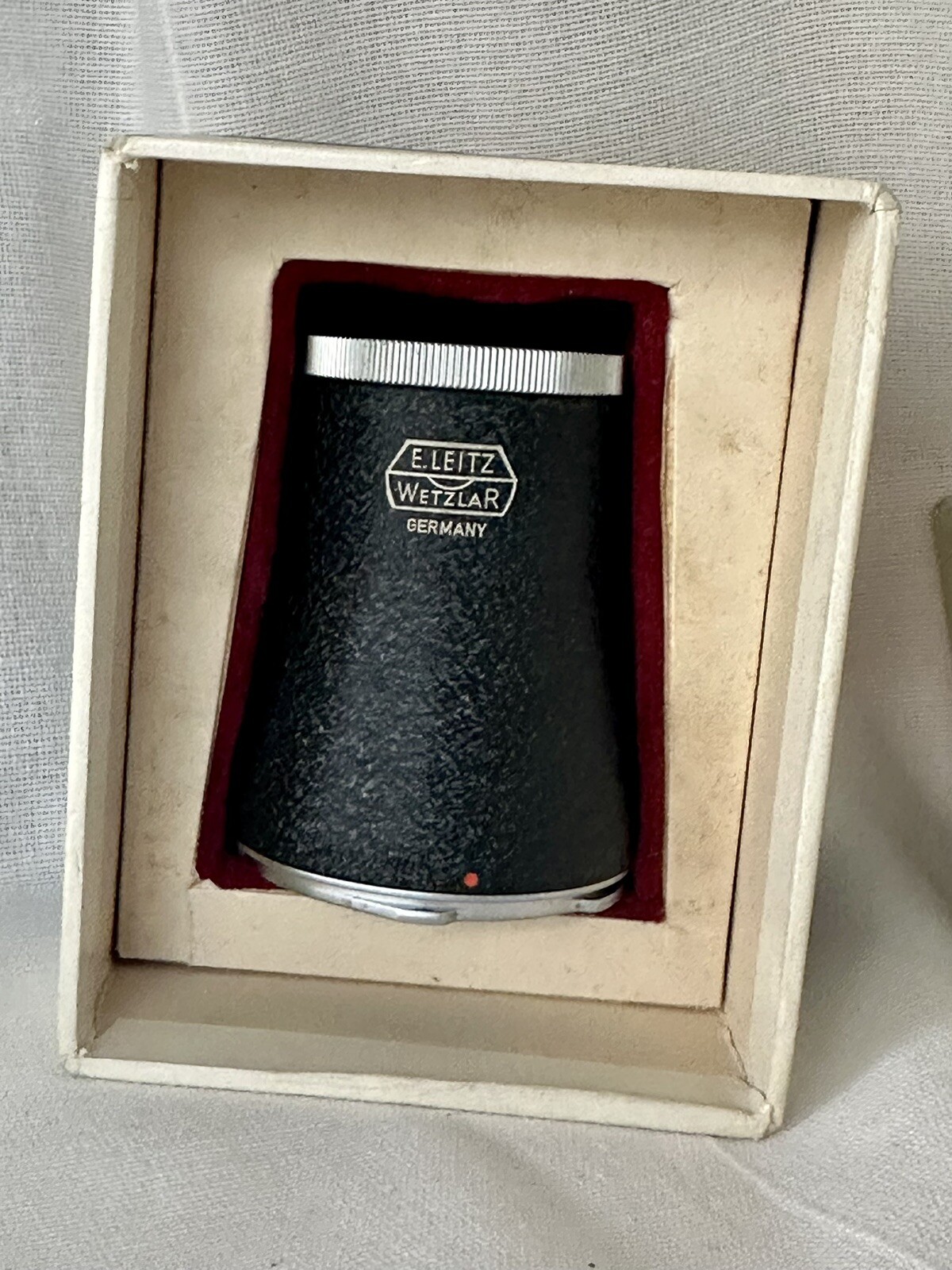 Ernst Leitz Wetzler Leica LVFOO Vertical Magnifier.