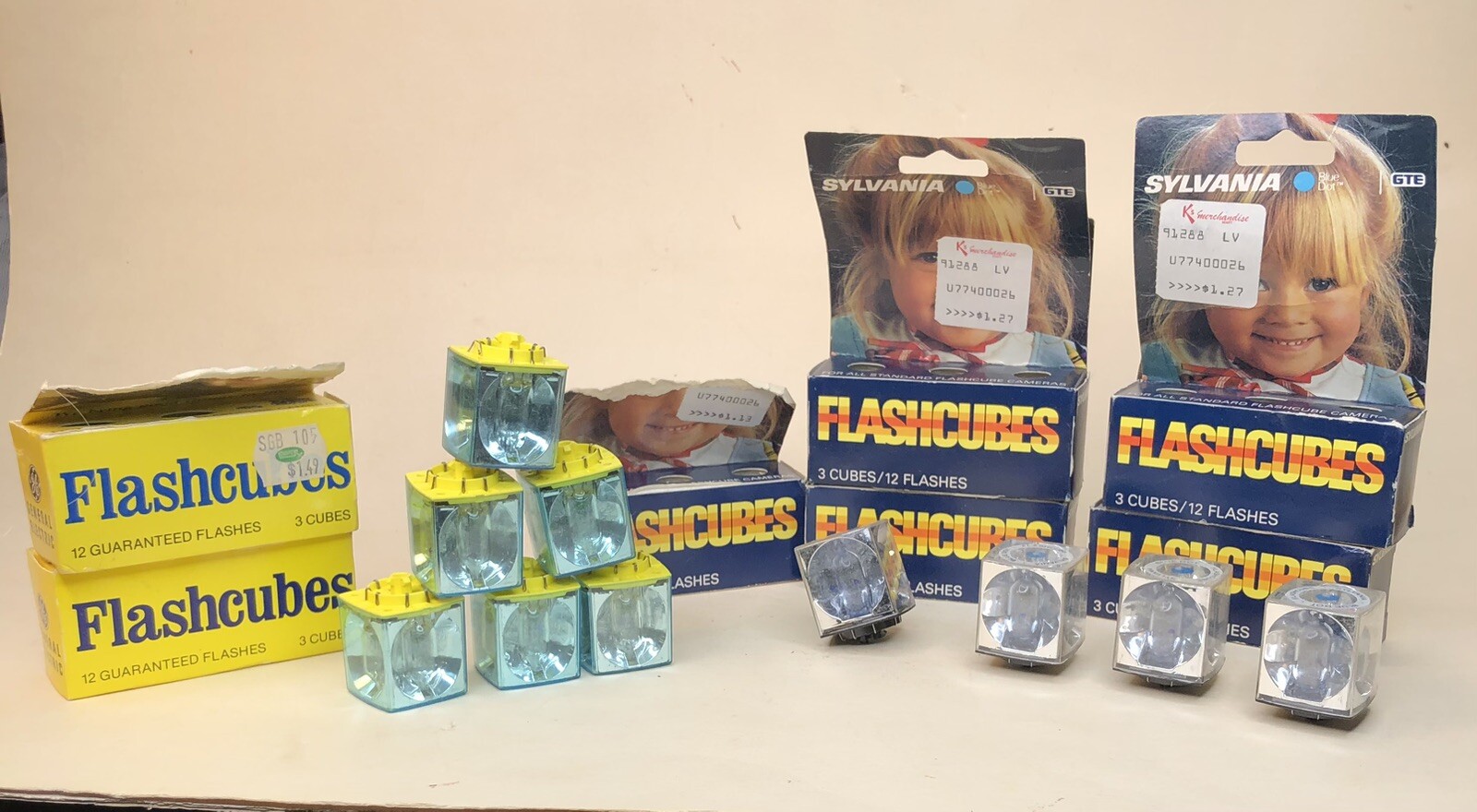 Lot of 7 Sylvania and GE Blue Dot Flash Cubes Vintage Plus Singles