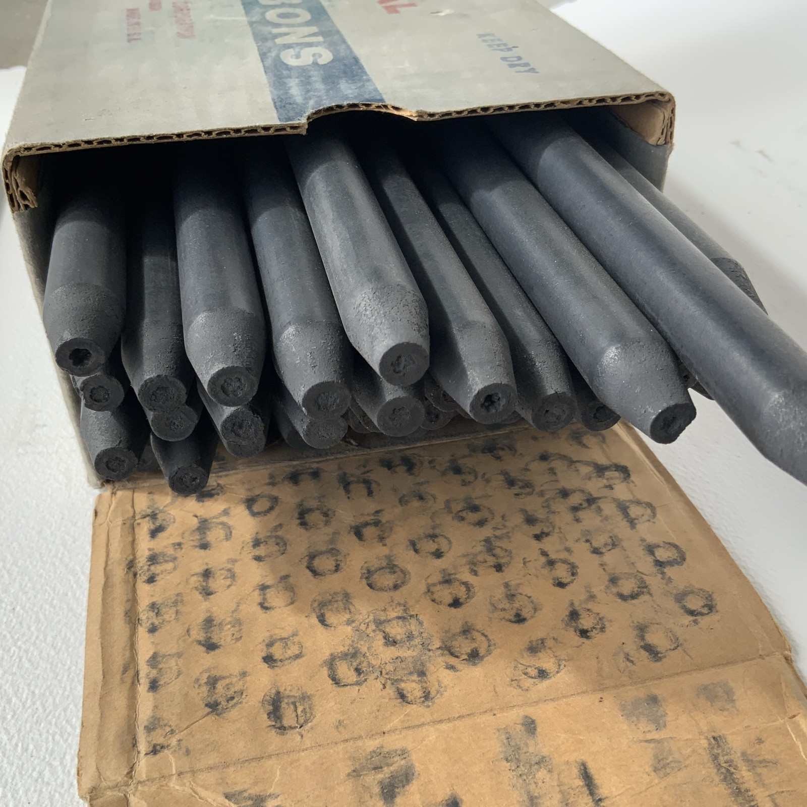 National CARBON ARC RODS – 1 BOX of 50 5/8“ x 12″ Projector Core NEGATIVE