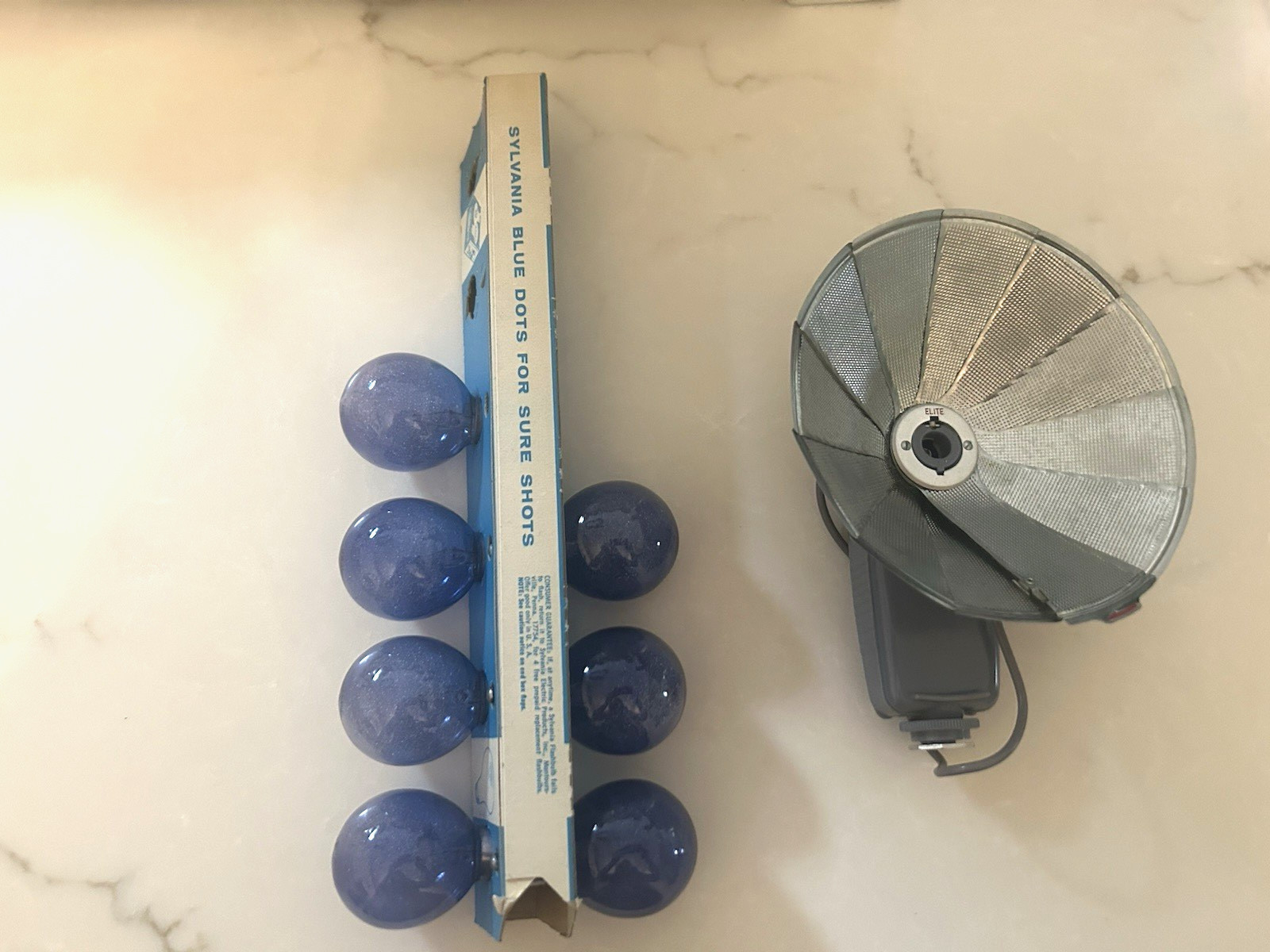 VINTAGE ELITE ROYAL FOLDING FLASH W/ SYLVANIA BLUE DOT BULBS PRESS 25B
