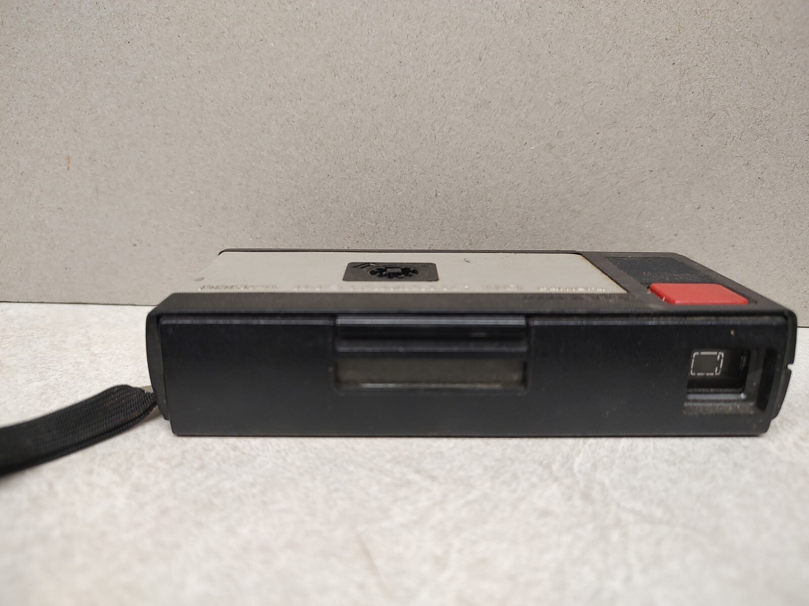 Vintage Kodak Pocket Instamatic 20 Camera Takes 110 Film Made in USA untested