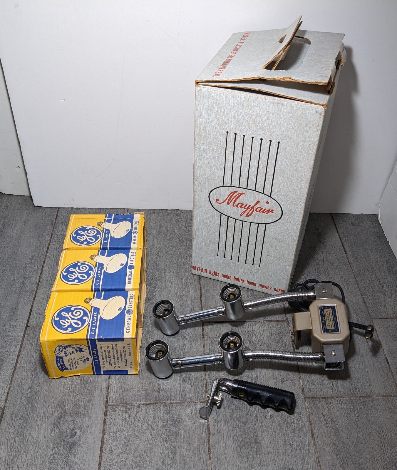 Vintage MAYFAIR Flexmaster Mini/Versal Home Movie Photo Camera Lights