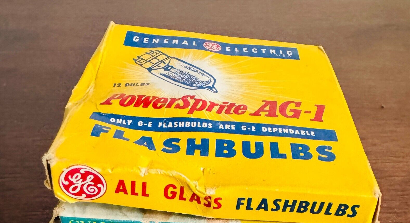 Vintage GENERAL ELECTRIC GE PowerSprite AG-1B (12) Flashbulbs! New IN BOX!