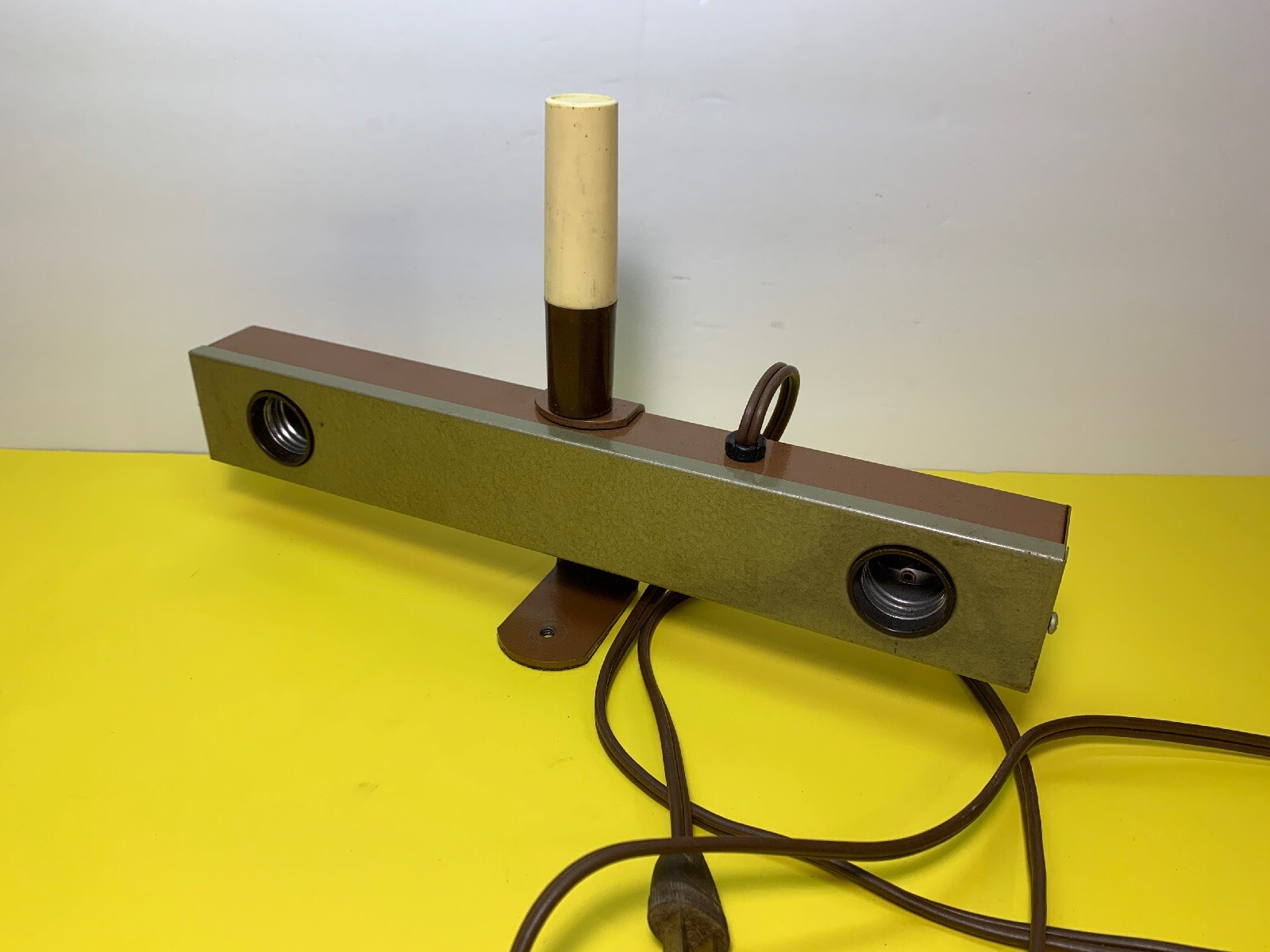 Logan Electric Model No. 220 Lite Holder 2 Light Bar Vintage Photography Lamp
