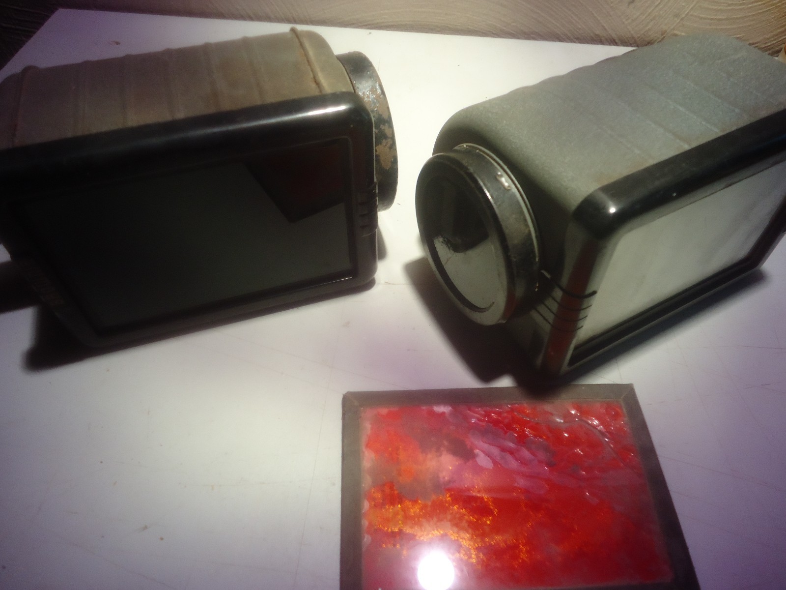 Brownie, dark room pair of filtered low watts lamps by Kodak, vintage_______M-4