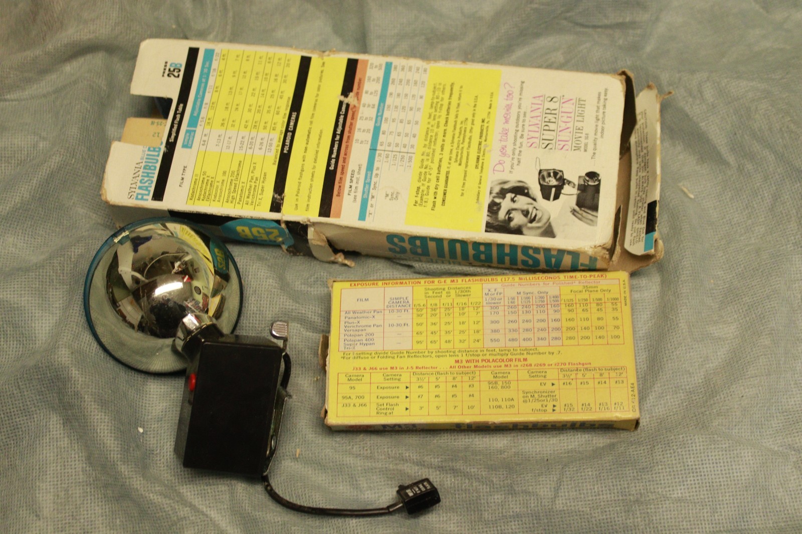 Vintage Camera Flash Lot – Sylvania Blue Dot 25B Flashbulbs Box + GE M3 Clear