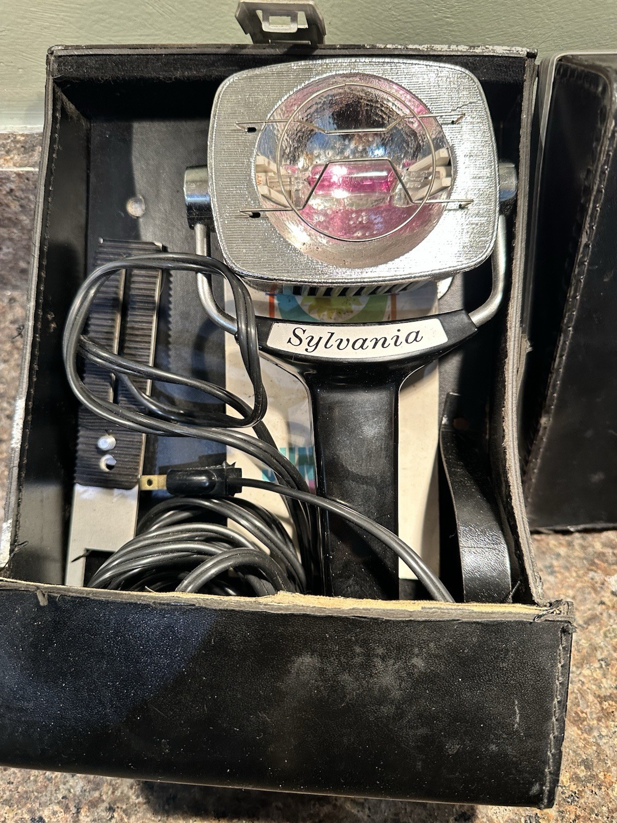 Vintage Sylvania Sun Gun SG-1 Movie Light with Camera Mount and Case ~ Works