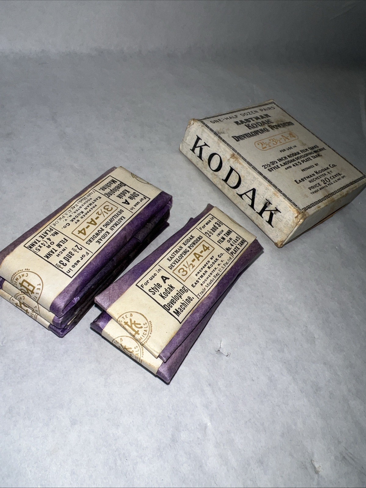 Vintage EASTMAN KODAK Developing Powder Box w/ Powders 21/2″- 3-1/2″ A-4