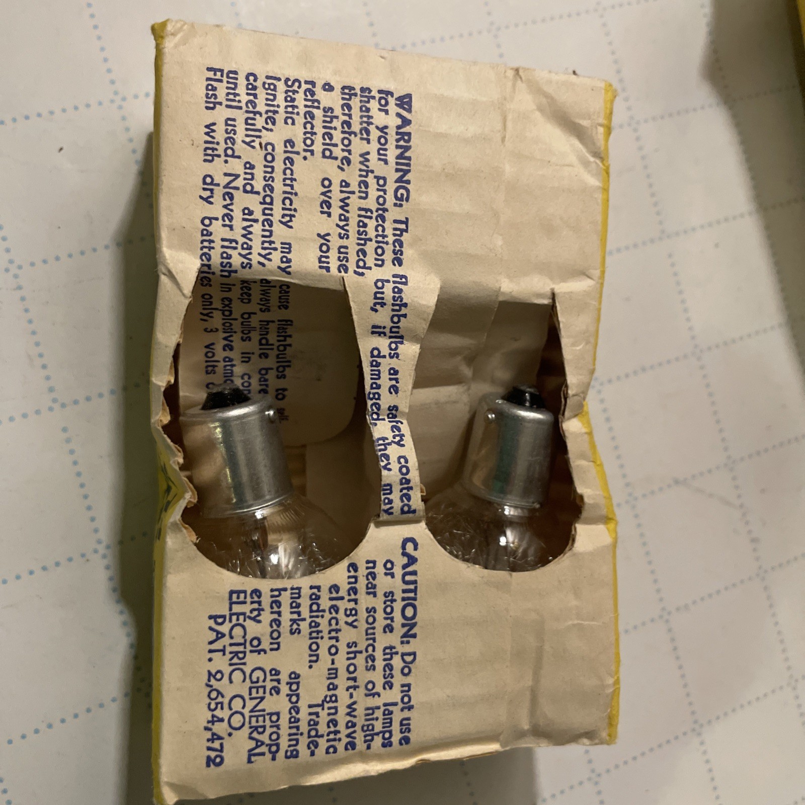 Flashbulbs Type SM Speed Midget, vintage film camera, General Electric 7 bulbs