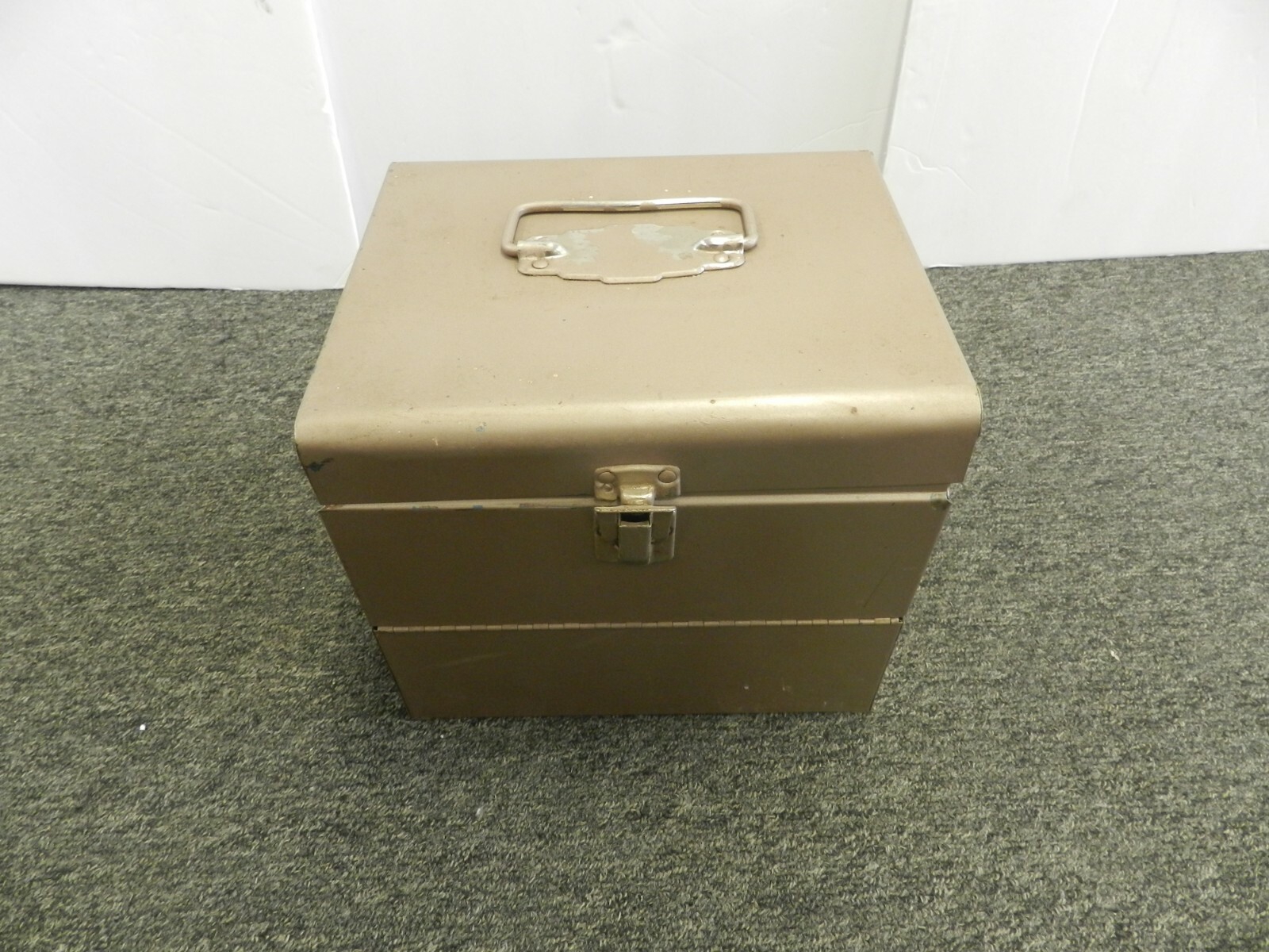 12 Sherer 7″ 8mm Reels w/ canisters in Metal Case