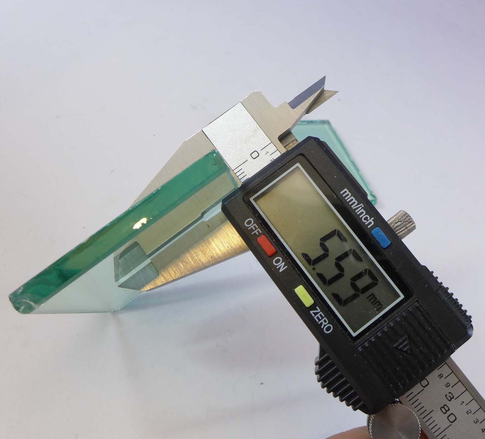 Pair of Heat Absorbing glass (2×2 inches) for projectors and experimentation