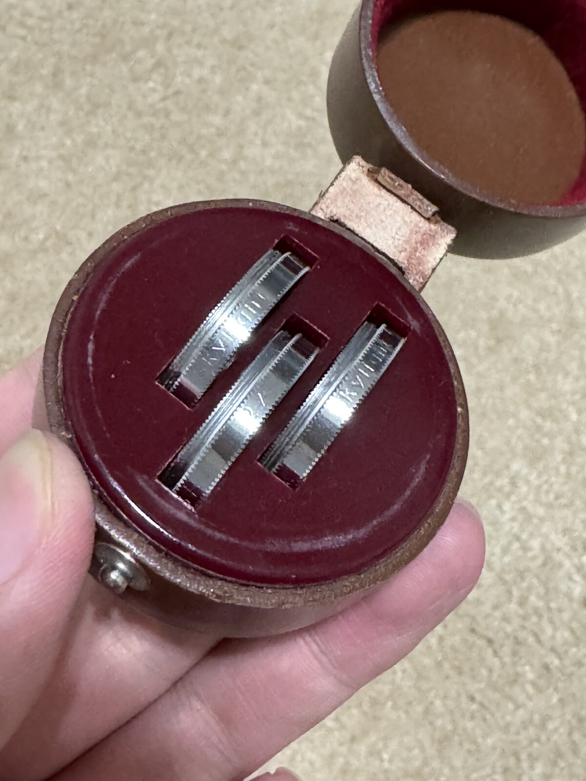 Zeiss Ikon 1110 28.5mm Push-On Lens Hood And Three 27mm Filters